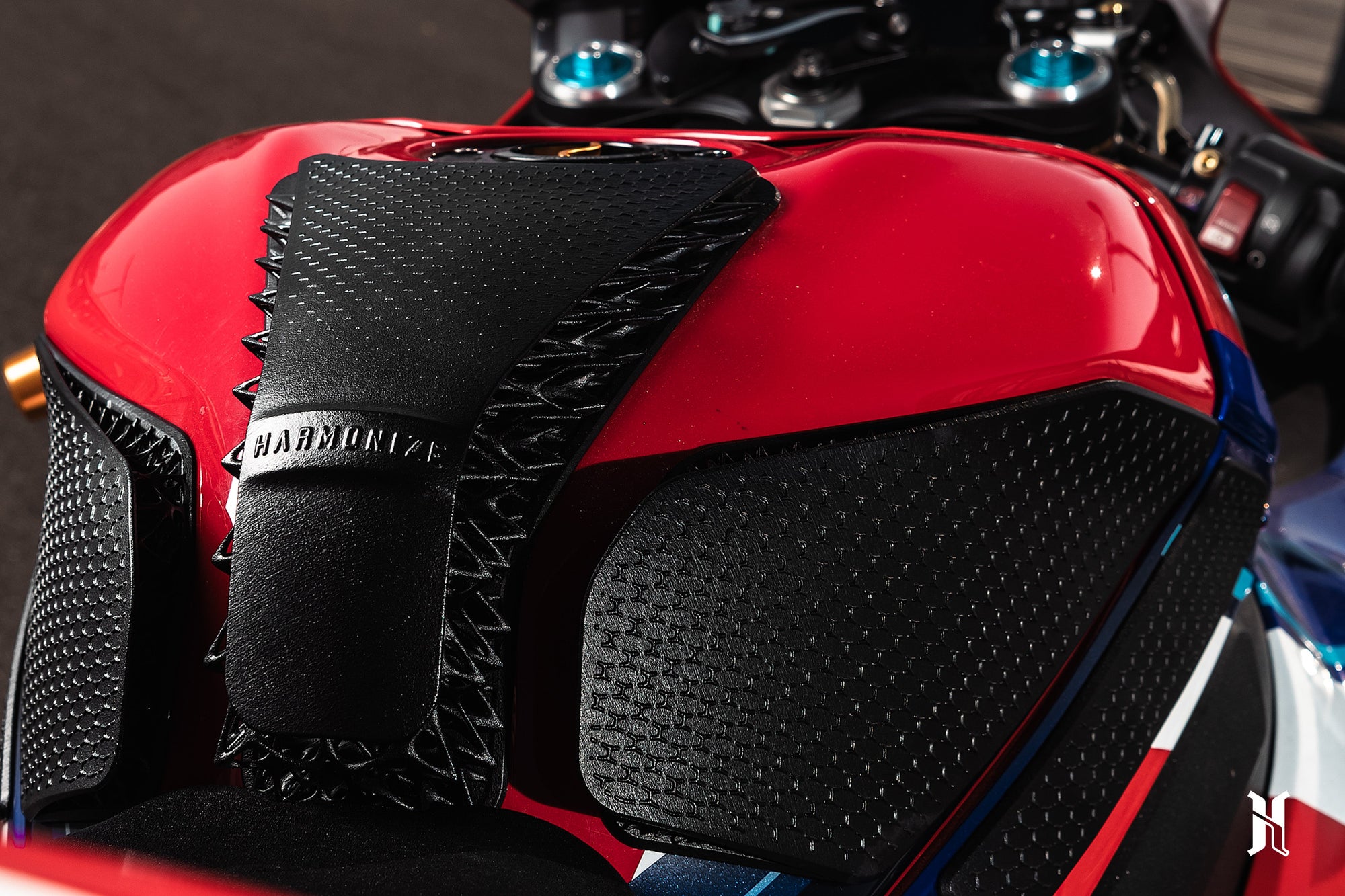 HARMONIZE EXT-SC82 rider-support system fitted to a Honda CBR1000RR-R