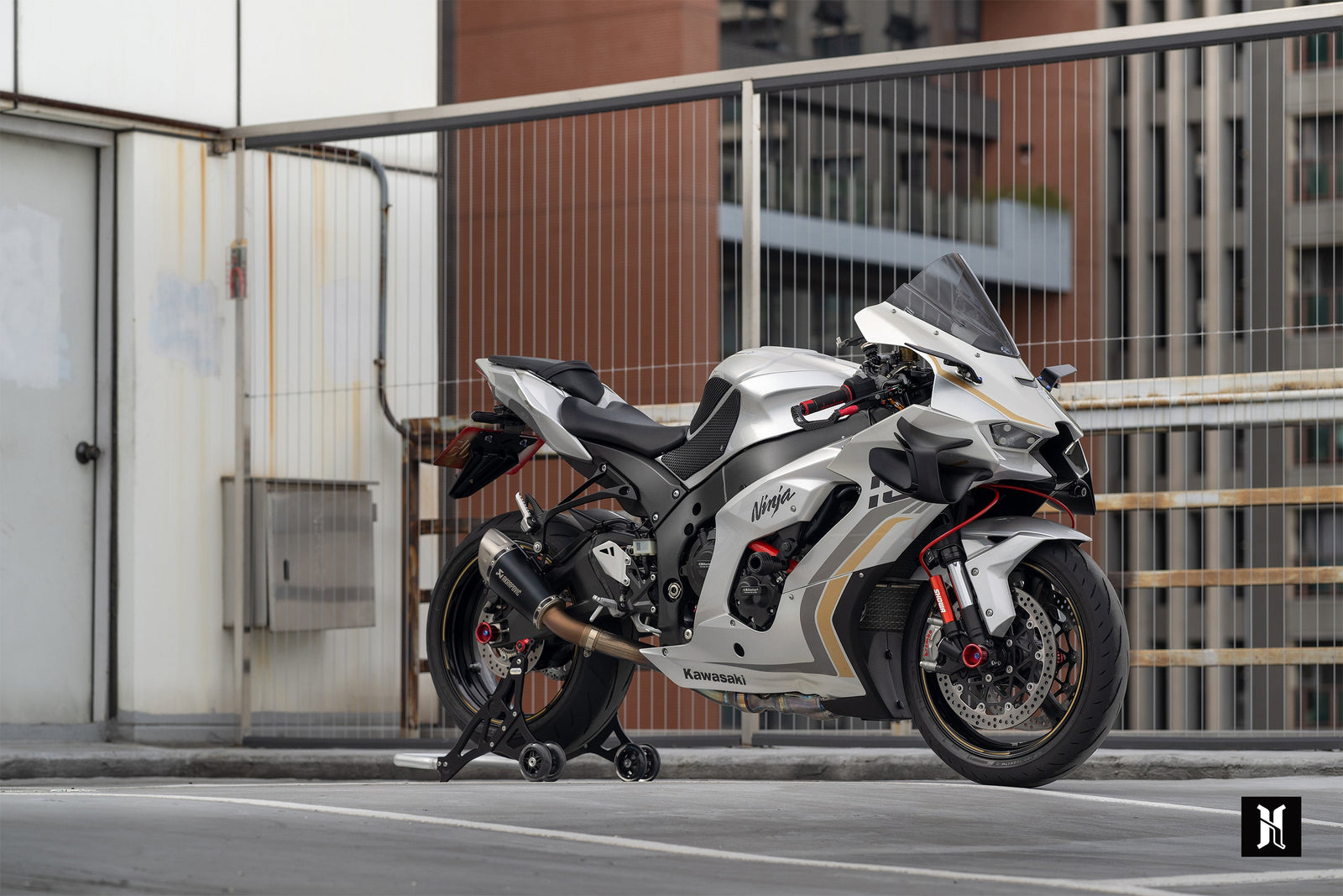 Kawasaki Ninja ZX-10R fitted with HARMONIZE HMZ-ZX10R winglets in an outdoor three-quarter front-side view