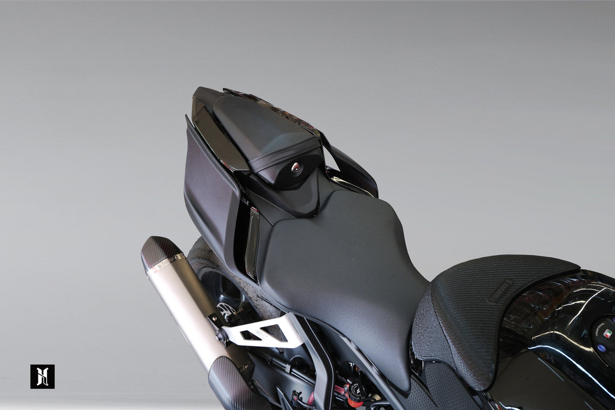 HARMONIZE HMN-R9 RC fitted to Yamaha YZF-R9 rear three-quarter view