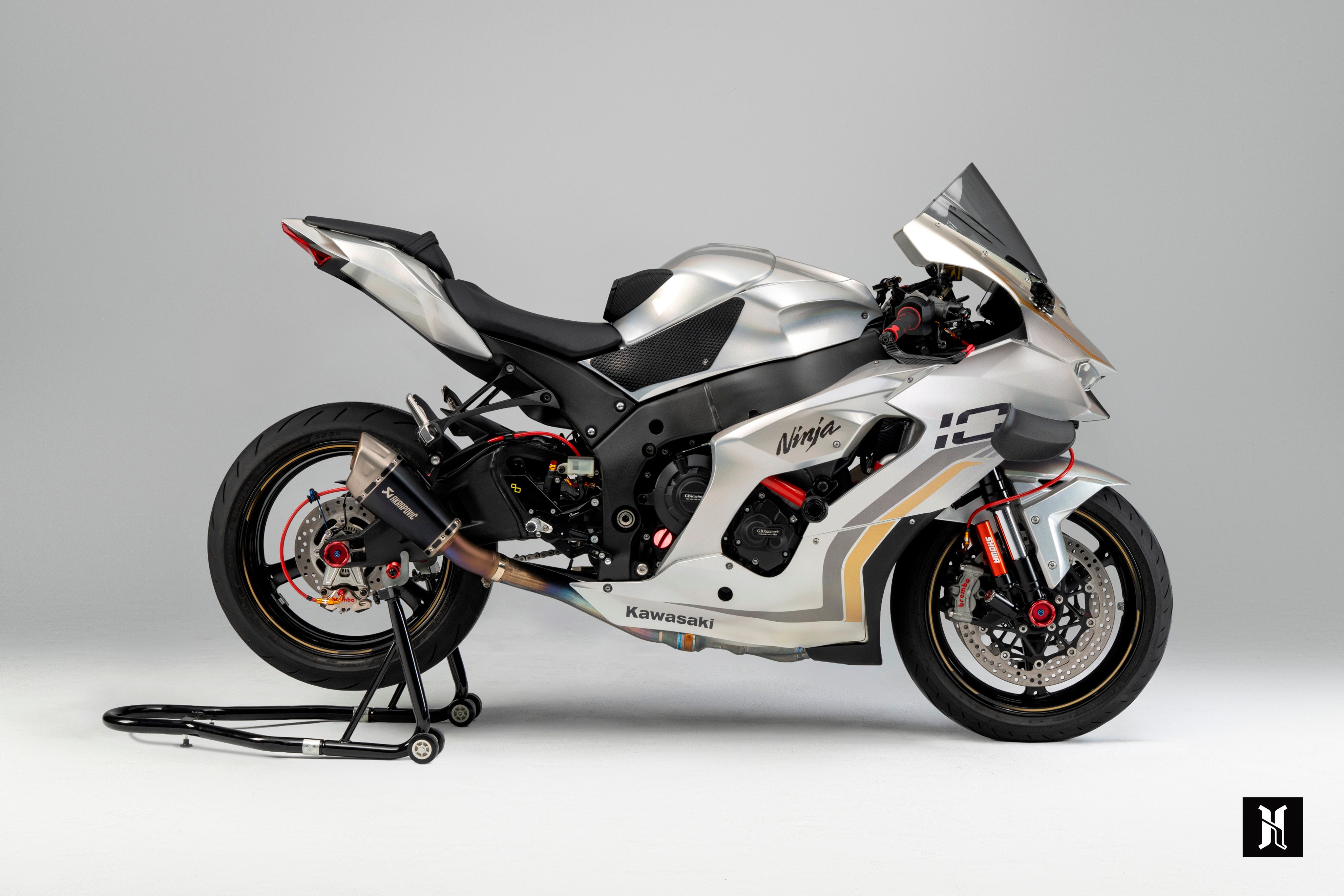 Full Kawasaki Ninja ZX-10R with HARMONIZE HMZ-ZX10R modular winglets