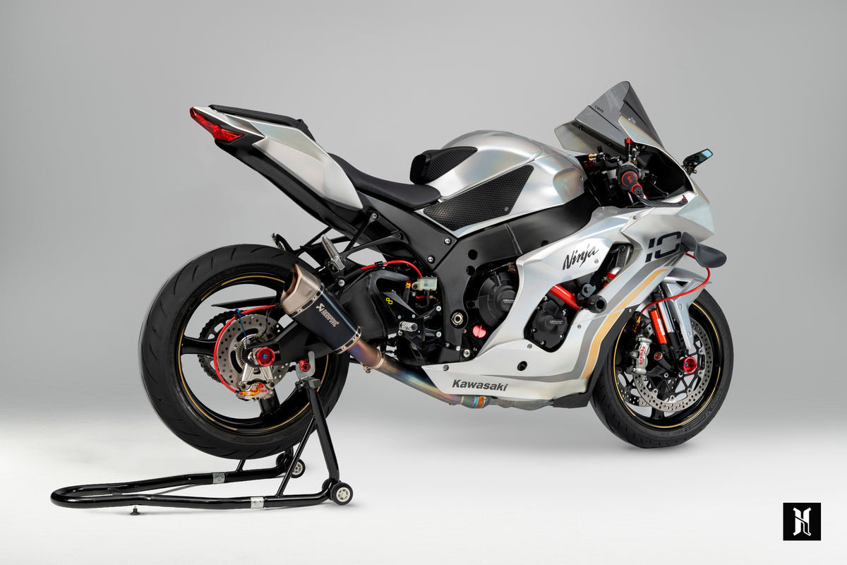 Kawasaki Ninja ZX-10R with HARMONIZE HMZ-ZX10R modular winglets installed