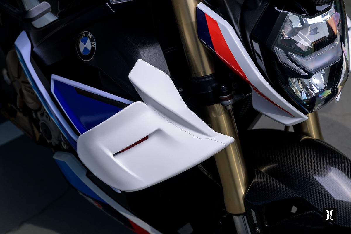 HARMONIZE HMZ-SR winglet installed on BMW S1000R bodywork