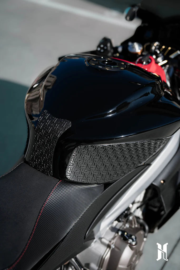 HARMONIZE HTP-660 RB tank pad set for Aprilia RS660, detail view