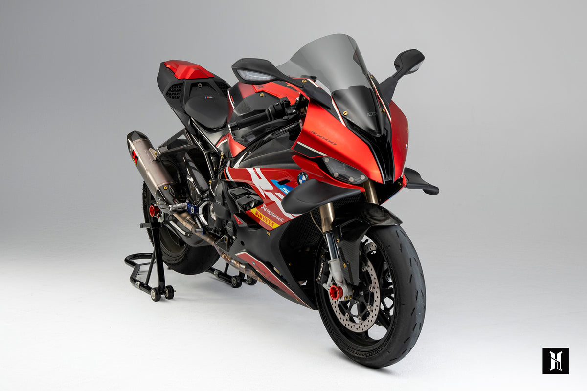Front view of BMW S1000RR with HARMONIZE HMZ-SRR modular winglets