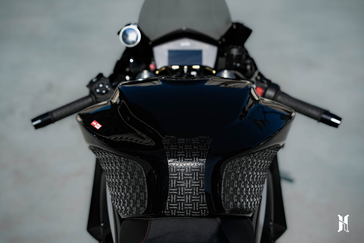 precision cut fitment of HARMONIZE tank pad mounted on Aprilia RS 660 fuel tank