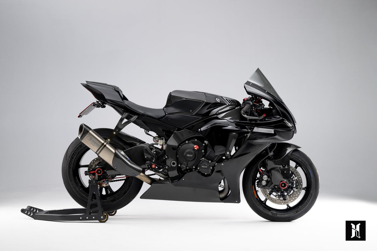 Yamaha YZF-R1 with HARMONIZE HMZ-R1 winglets side view
