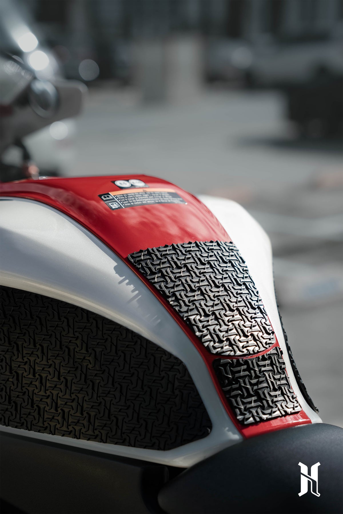 HTP tank pads installed on Yamaha YZF-R7 showing motorcycle tank grip pad placement and OEM style fitment