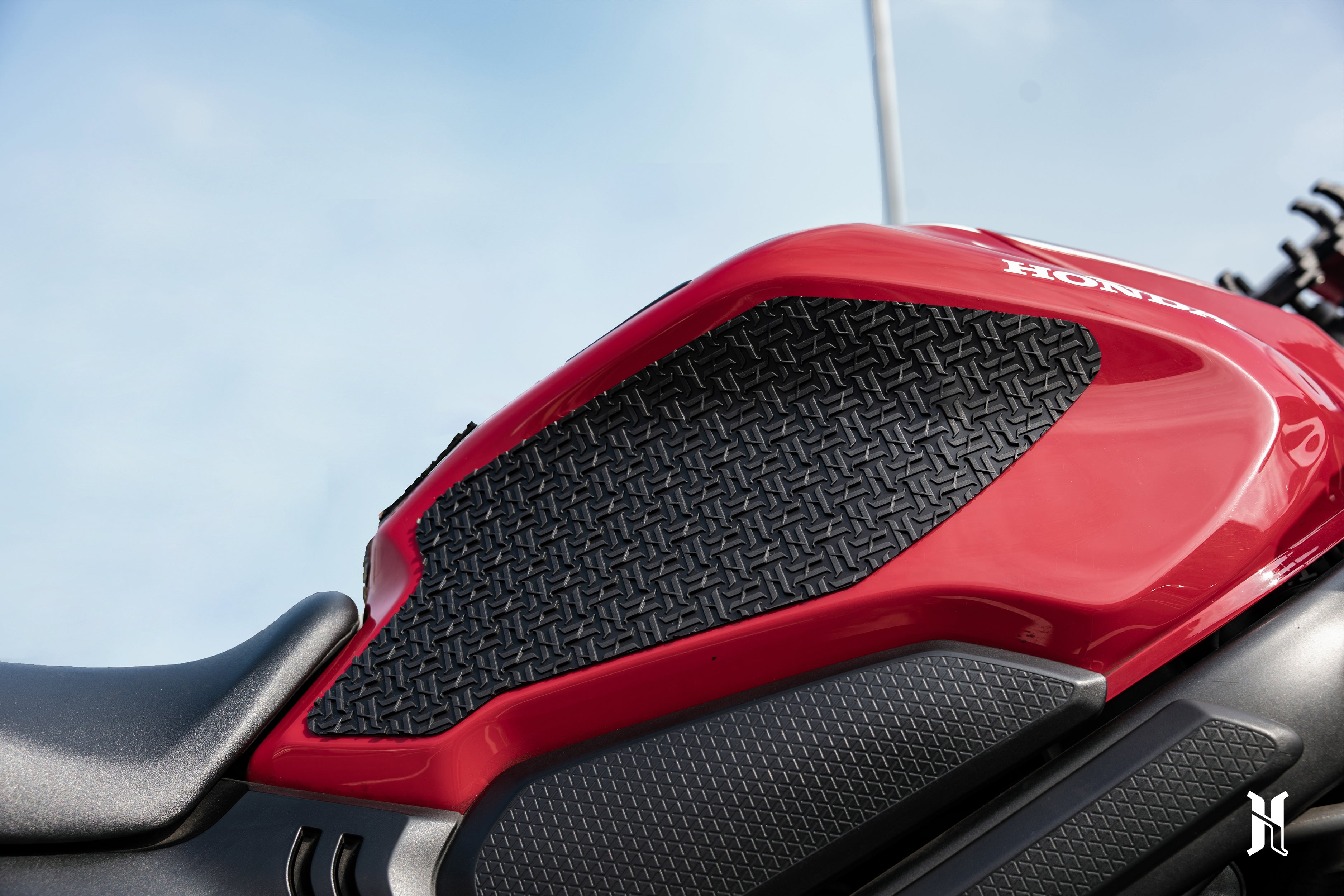 Tank Pads for Honda CB650R - Designed for Superior Grip and Control | Harmonize
