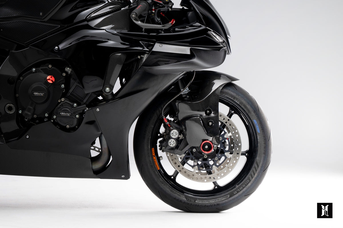 Close-up of HARMONIZE HMZ-R1 FD molded carbon fiber front fender