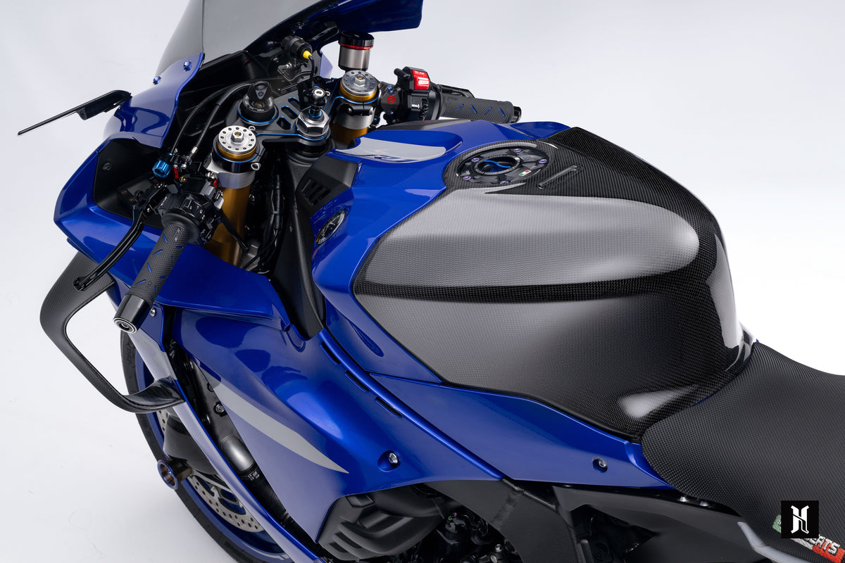 HMZ-R1 TC carbon fiber tank cover installed on Yamaha YZF-R1 2015–2026