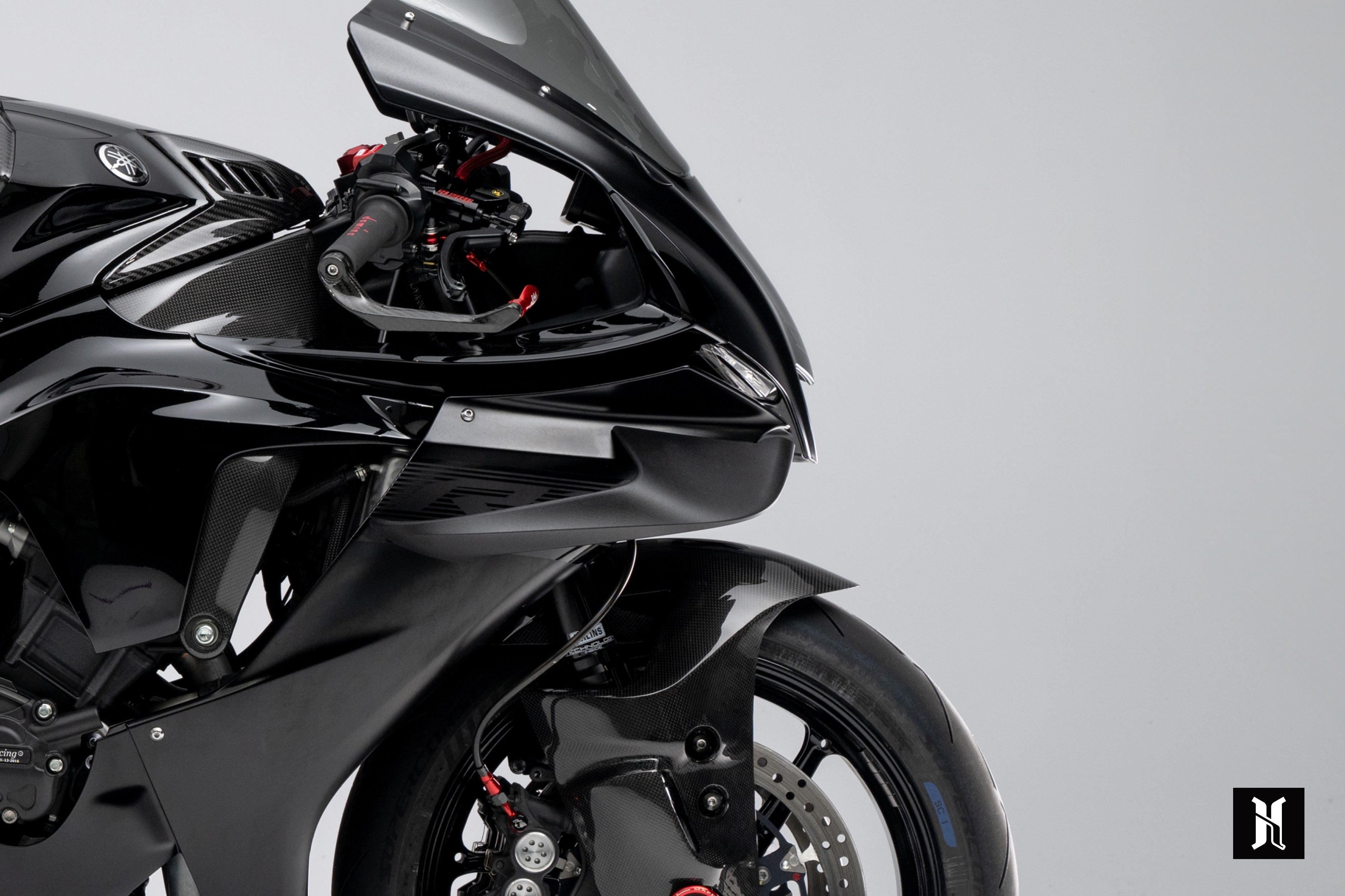 Sleek and aggressive HMZR1NW Winglets for Yamaha YZF-R1 – Improve handling and aerodynamics