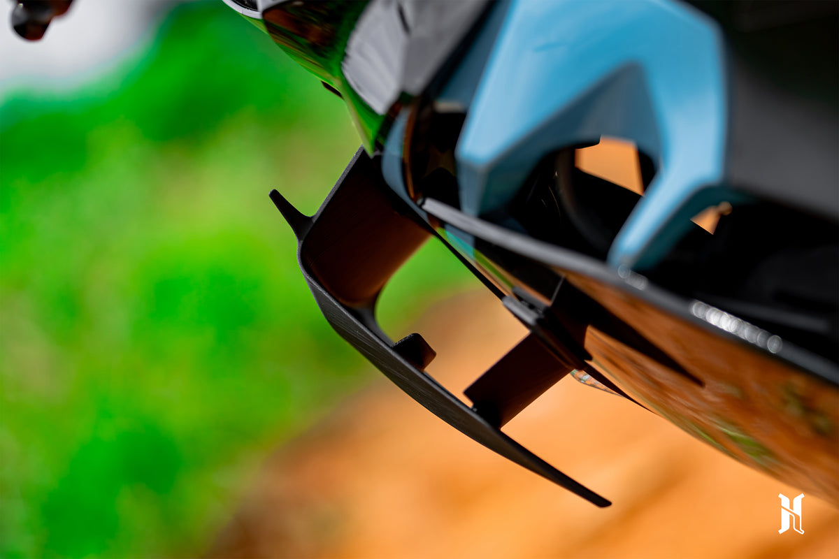 Close-Up of carbon fiber reinforced thermoplastic material on HARMONIZE Kawasaki Ninja 400 winglet