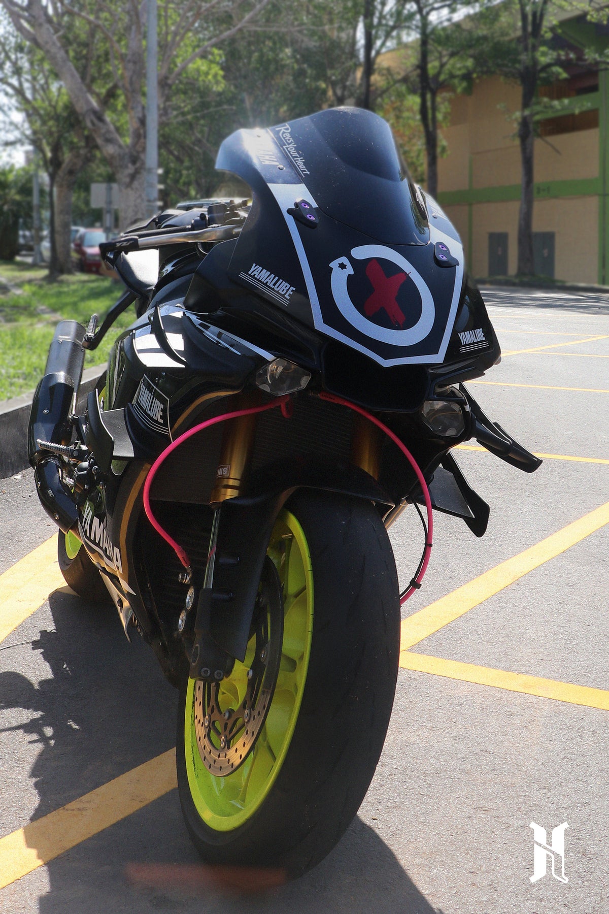 Yamaha YZF-R1 2015 2016 2017 2018 2019 with HARMONIZE winglets featuring MotoGP inspired aerodynamic design and race styling
