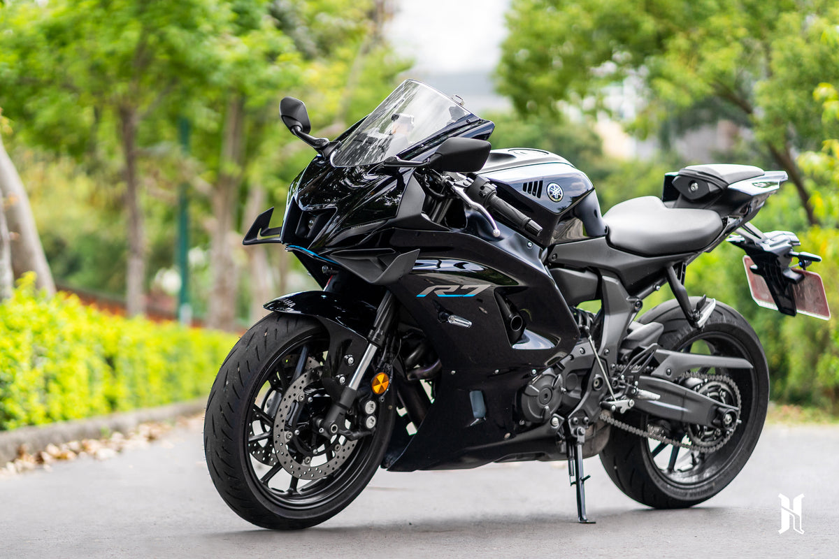 Yamaha YZF-R7 equipped with HARMONIZE winglets delivering race replica styling and aerodynamic performance upgrade