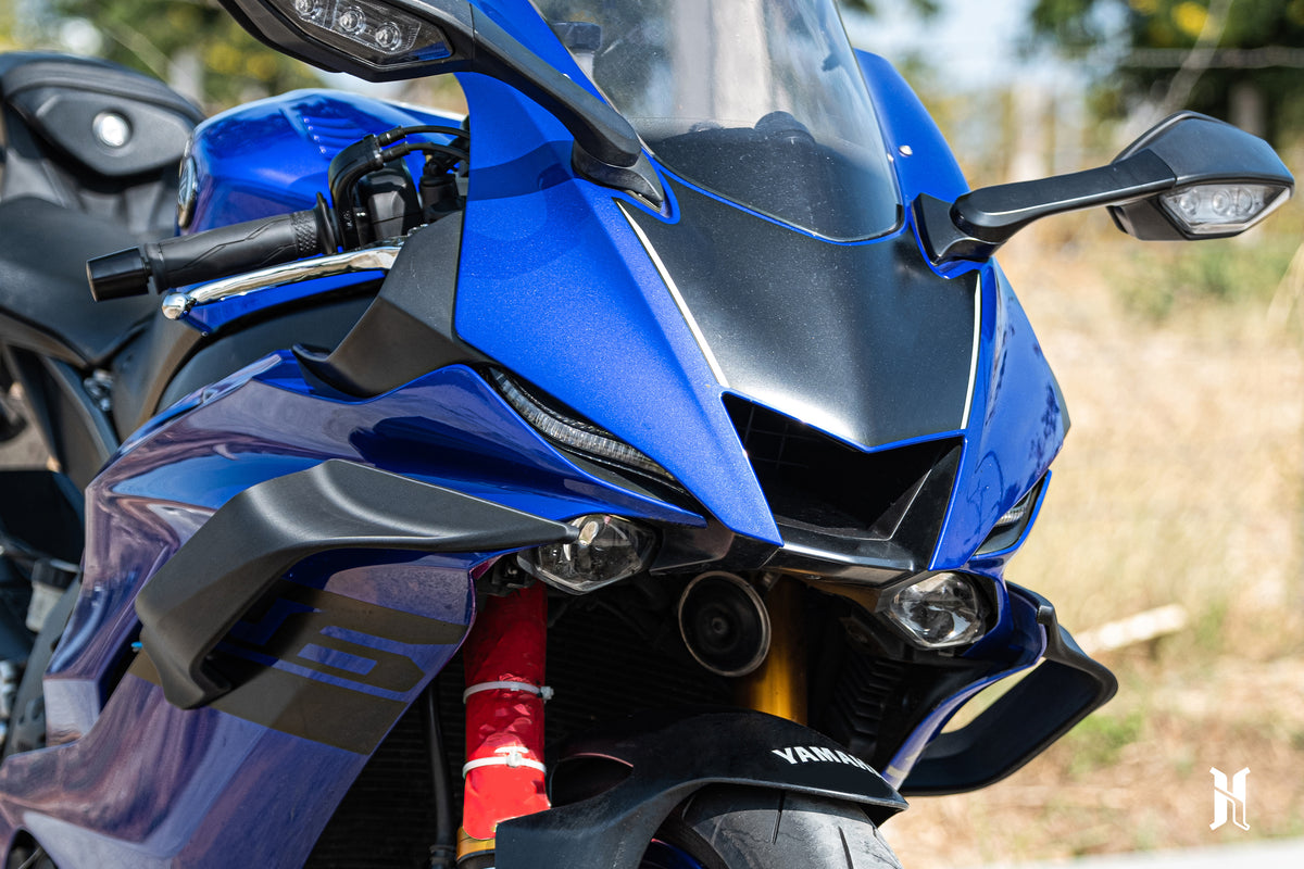 HARMONIZE HMN Series winglet mounting detail on a Yamaha YZF-R6 fairing