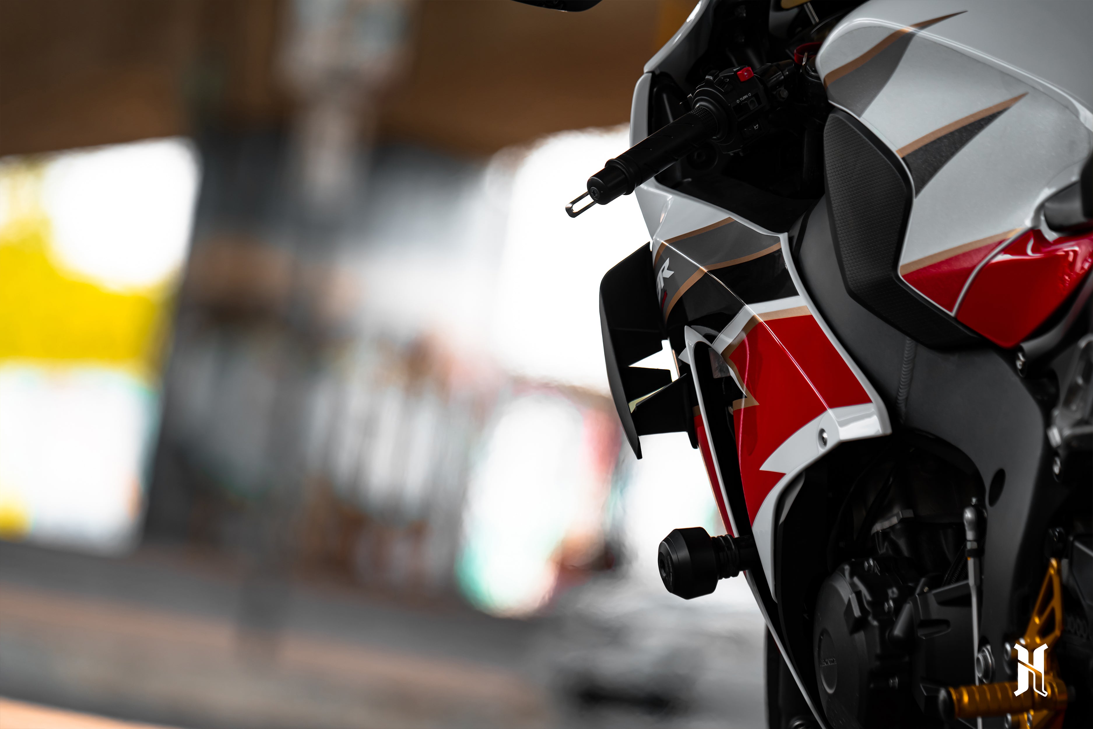 Aerodynamic edge design of HARMONIZE winglet optimizing airflow on Honda CBR1000RR