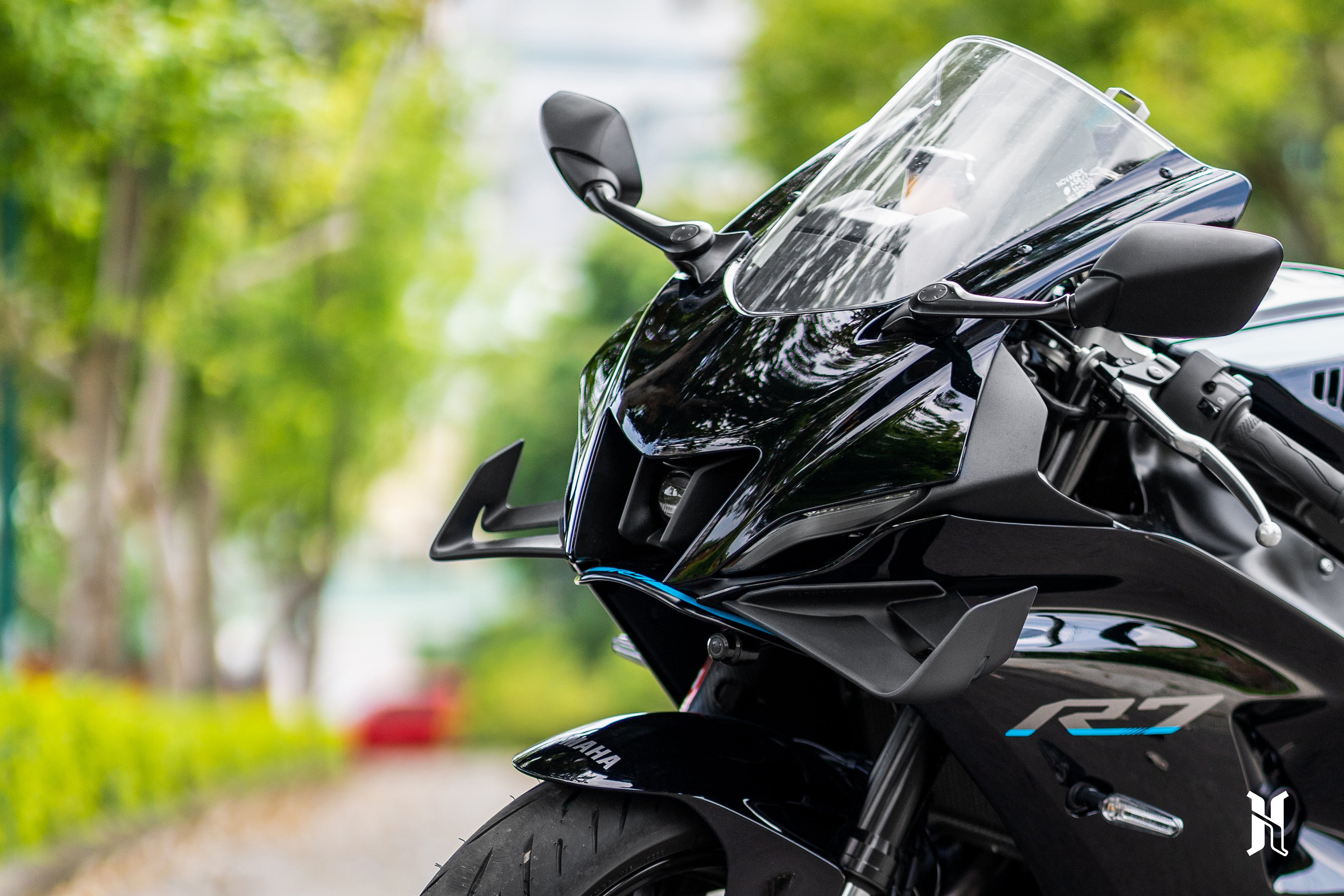 Aerodynamic curvature of HARMONIZE winglet engineered for improved downforce and riding control