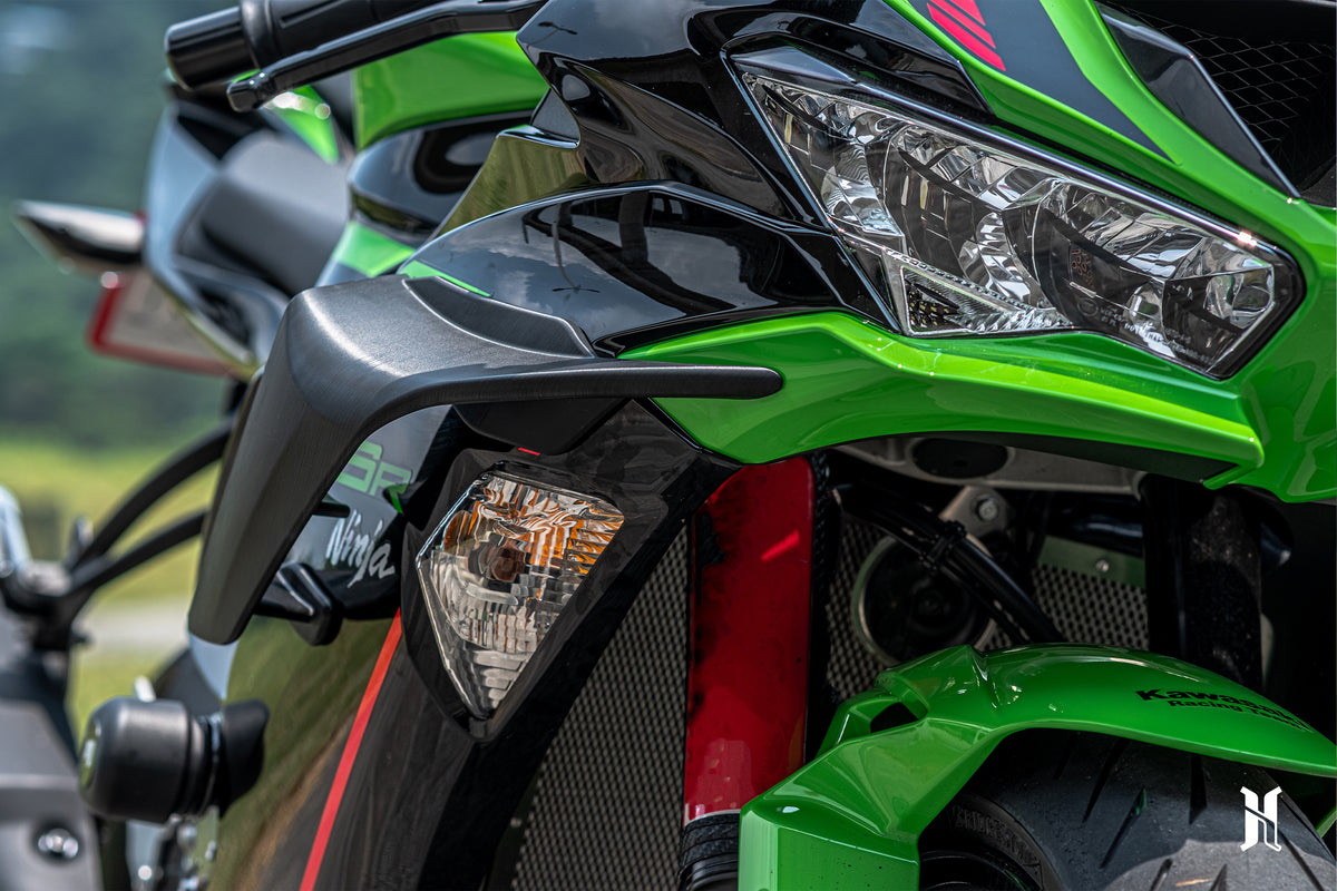 Detailed edge structure of HARMONIZE MotoTech winglet for ZX-6R 636 ensuring precise aerodynamic performance