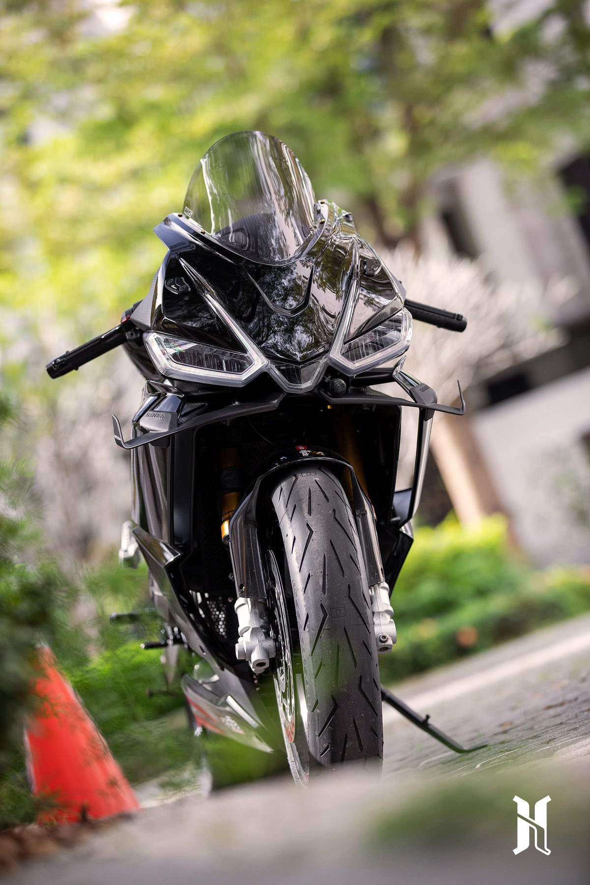 Full view of Aprilia RS660 with HARMONIZE MotoTech winglets, highlighting aerodynamic upgrade and aggressive styling