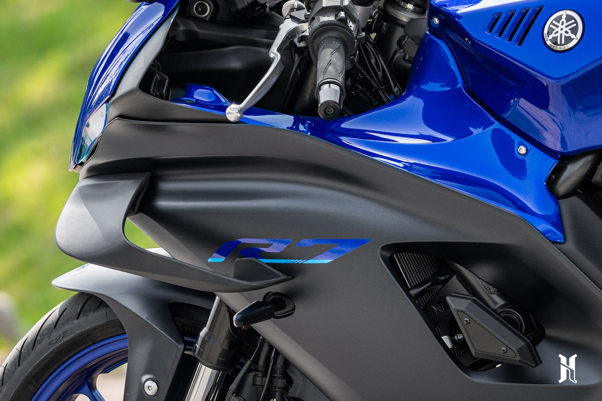 Side view of Yamaha YZF-R7 equipped with HARMONIZE MotoTech winglets mounted on front fairing, showcasing aerodynamic integration and sport bike styling
