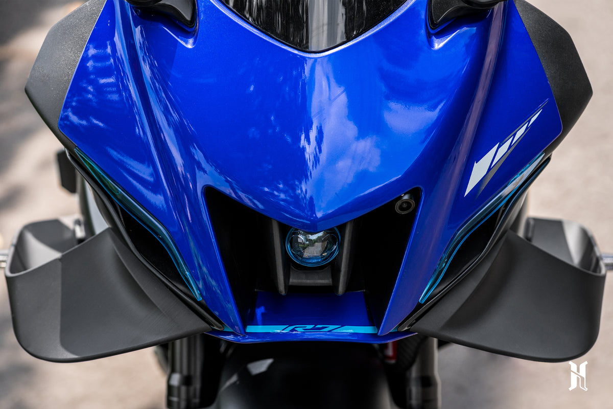 Detailed view of Yamaha YZF-R7 winglets by HARMONIZE MotoTech, engineered with precision structure to support aerodynamic performance and durability