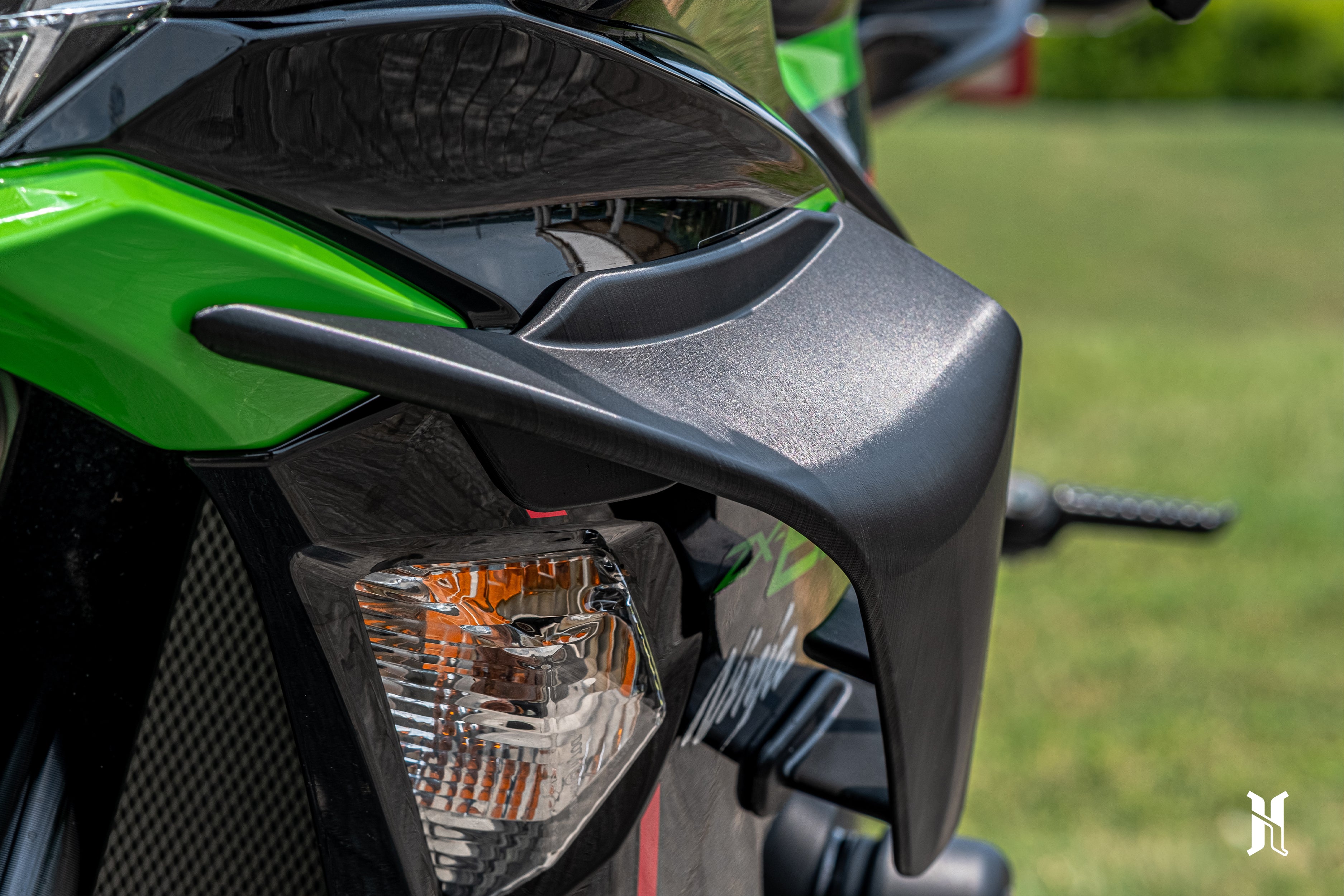 Close-up of ZX-6R 636 winglet contour designed for smooth airflow transition and aerodynamic efficiency