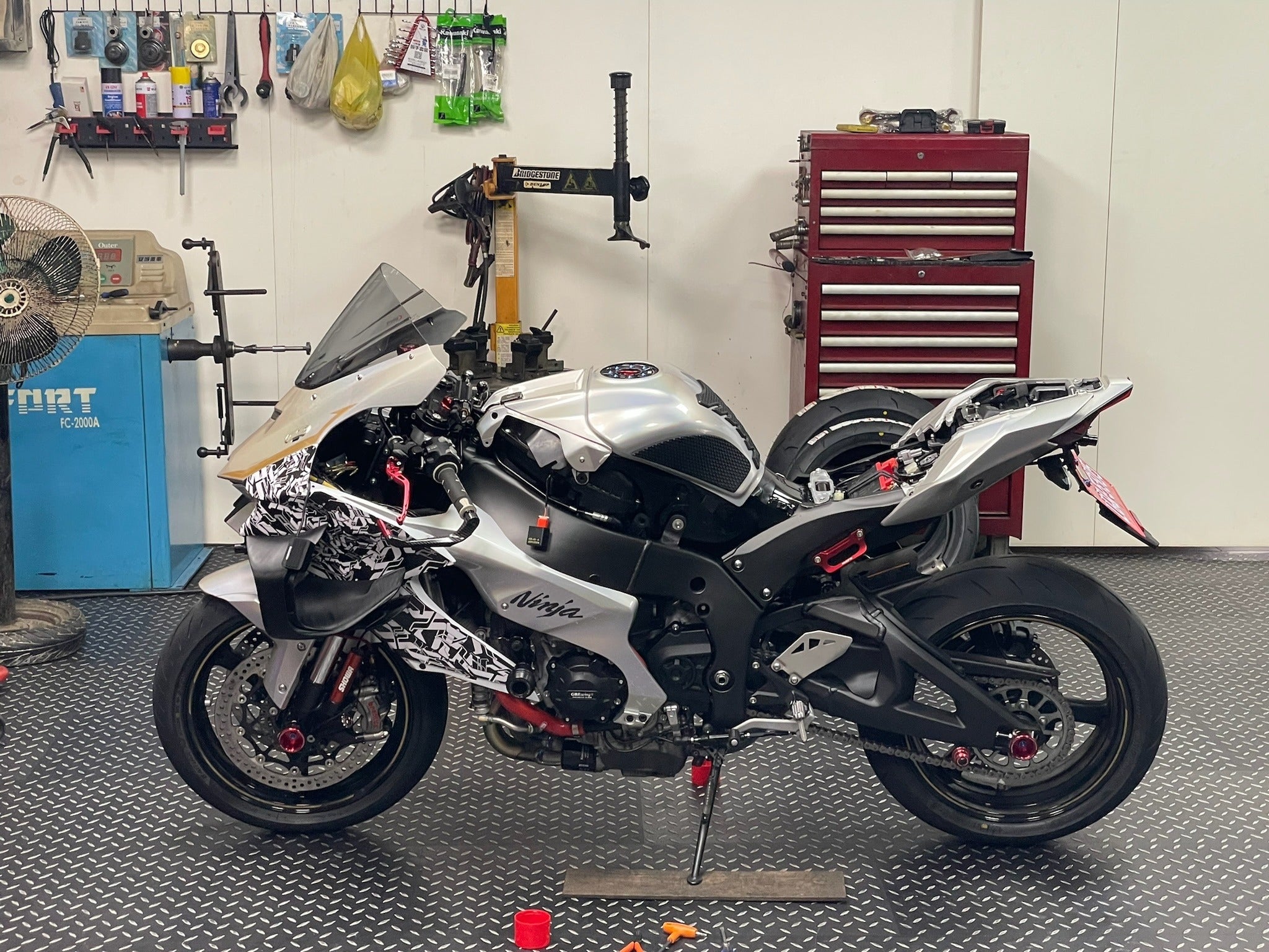 Early HARMONIZE ZX-10R winglet prototype installed on Kawasaki ZX-10R